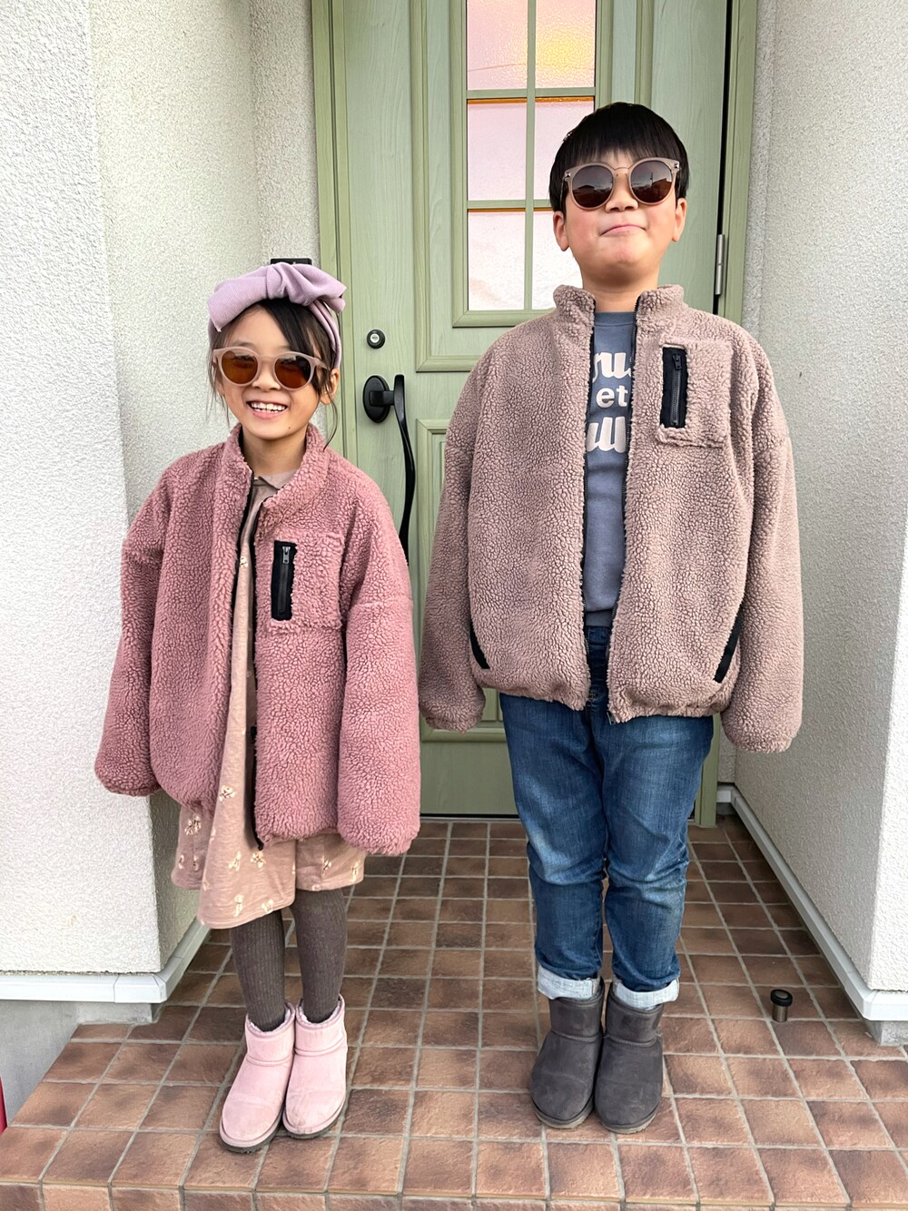 「devirockの楽デニム タックパンツ（デニムパンツ、ブルー系）」を使った、daiminaさん（キッズ・140cm）の秋コーディネートの1枚目の写真