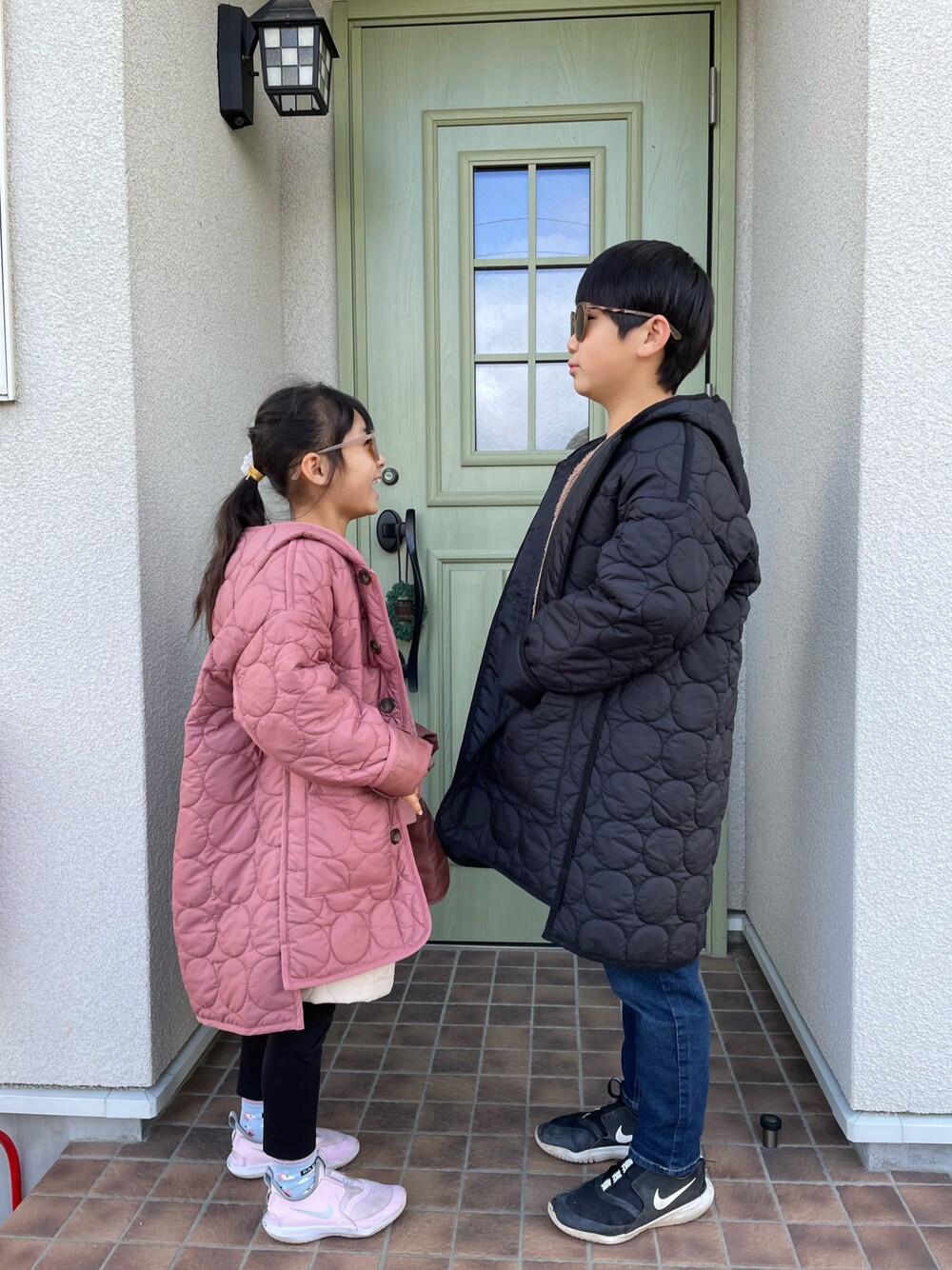 「MAKE YOUR DAYのドットキルトコート■80～140cm（ダウンジャケット/コート、ピンク系）」を使った、daiminaさん（キッズ・148cm）の冬コーディネートの1枚目の写真