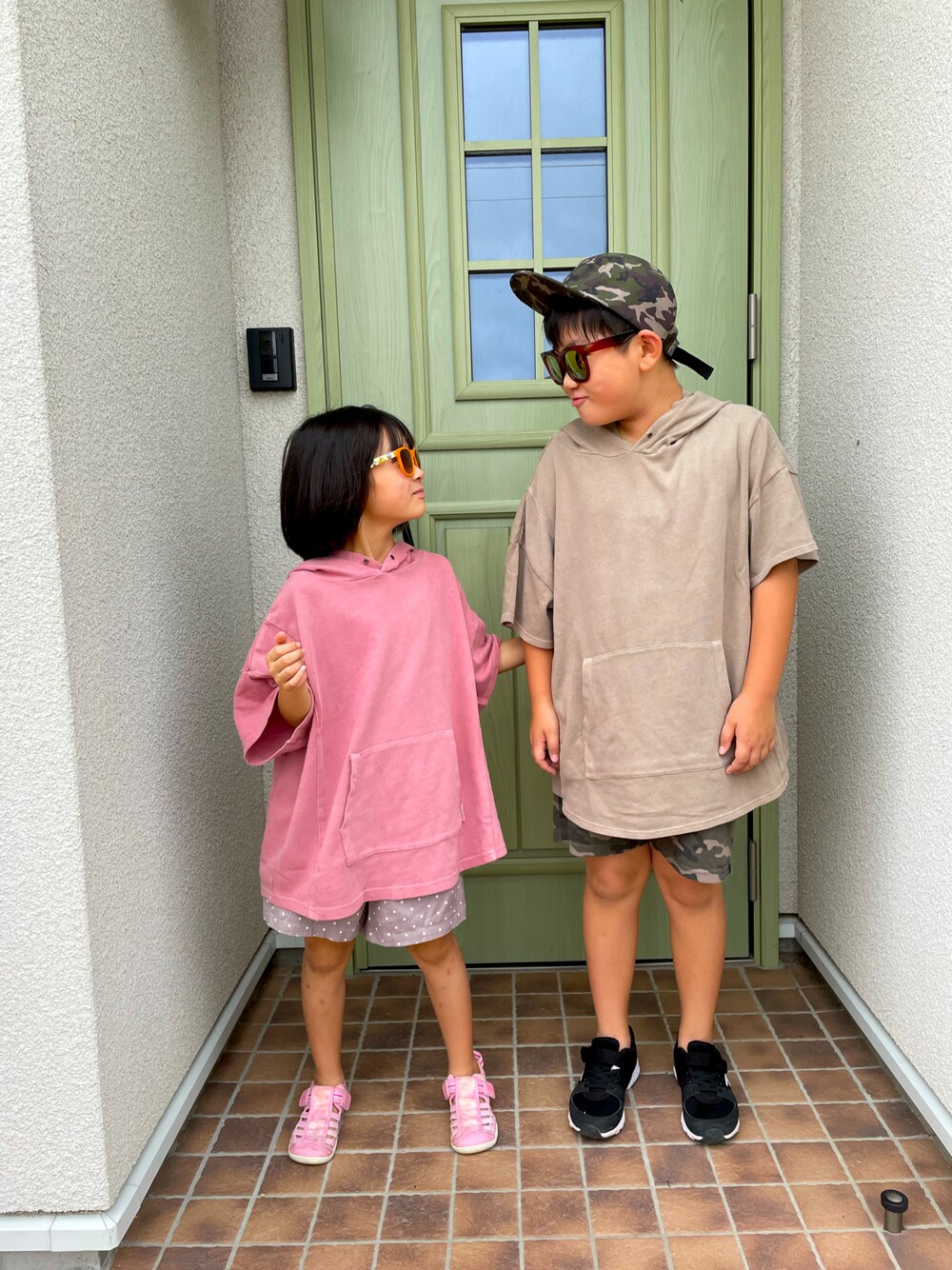 「MAKE YOUR DAYの硫化染フーディー■150.160cm（Tシャツ/カットソー、グレー系）」を使った、daiminaさん（キッズ・120cm）の夏コーディネートの1枚目の写真