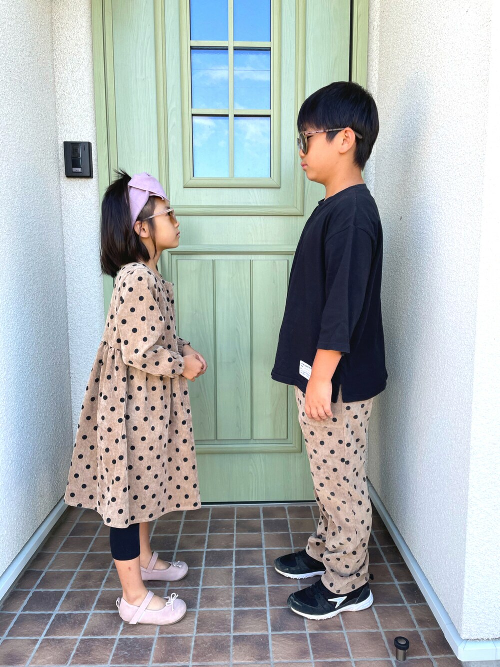 「pairmanonの長袖リラックスワンピース（ワンピース、その他）」を使った、daiminaさん（キッズ・140cm）の秋コーディネートの1枚目の写真