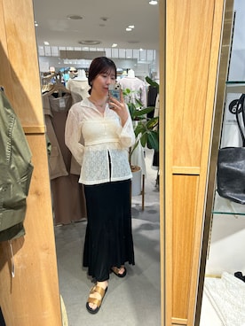「SHENERY（シーナリー）のシアーリブフレアースカート（スカート、ブラック系）」を使った、IGARASHI_166cmさん（レディース・166cm）の春コーディネート