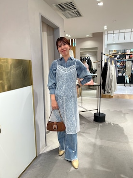 「SHENERY（シーナリー）のシアーデニムシャツ（シャツ/ブラウス、ブルー系）」を使った、IGARASHI_166cmさん（レディース・166cm）の春コーディネート