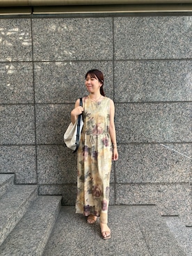 「SHENERY（シーナリー）の【Her Edit】フラワーパターンワンピース（ワンピース、ベージュ系）」を使った、IGARASHI_166cmさん（レディース・166cm）の春コーディネート