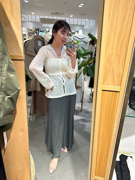 「SHENERY（シーナリー）の絡みレースシャツ×ビスチェSET（Tシャツ/カットソー、ホワイト系）」を使った、IGARASHI_166cmさん（レディース・166cm）の春コーディネート