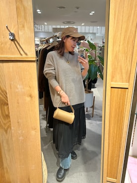 「アイテム（ゴールド系）」を使った、IGARASHI_166cmさん（レディース・166cm）の秋コーディネート