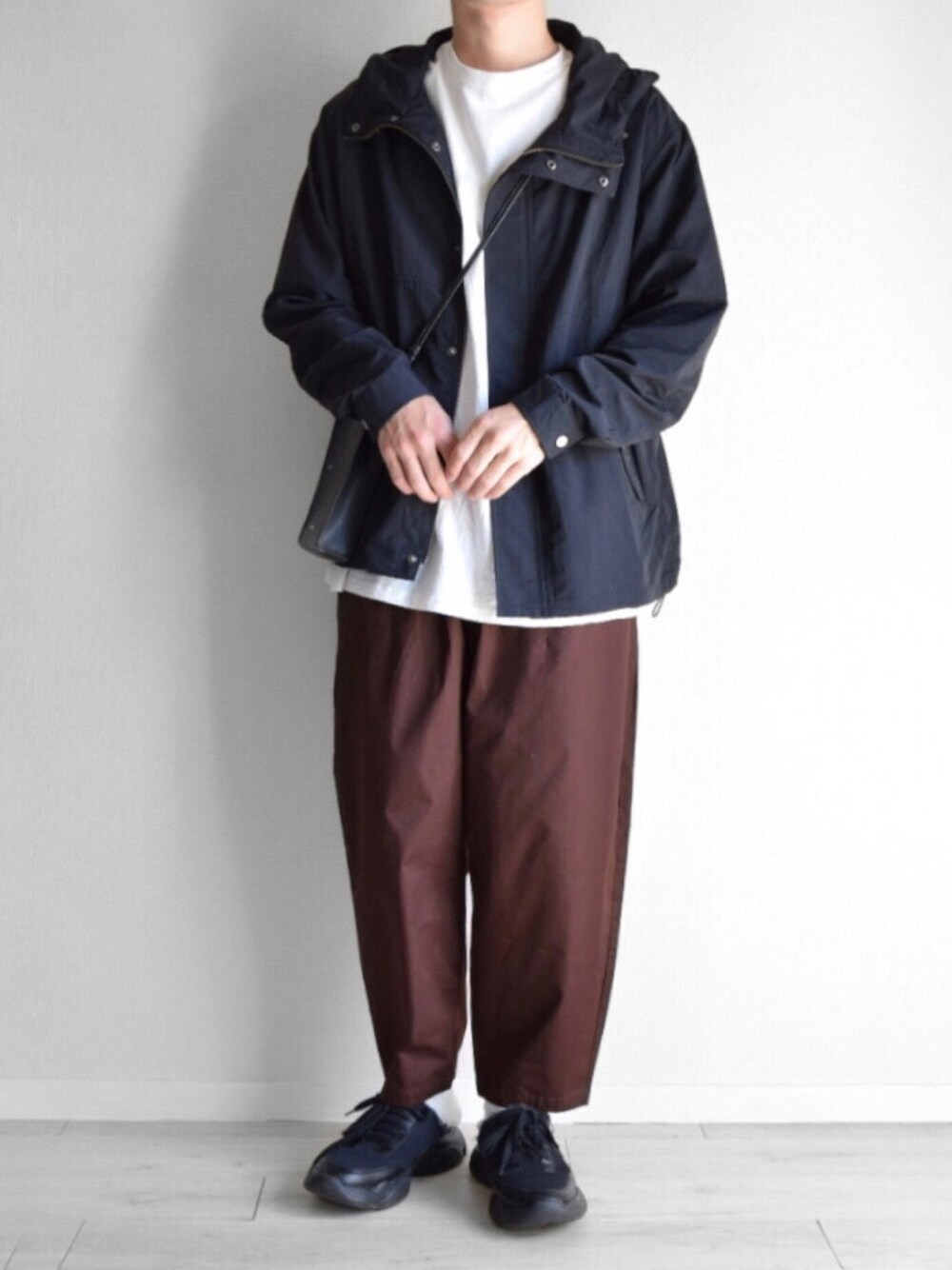 「マウンテンパーカー、秋のコーデ、オーバーサイズ、GU、バルーンパンツ、大人コーデ、プチプラコーデ、ラフコーデ、ジーユー、ゆるコーデ、秋コーデ、秋冬コーデ、GUコーデ、秋アウター、ジーユーコーデ」｜「URBAN RESEARCH Sonny Labelの【撥水/抗菌/防臭】コーデュラマウンテンパーカー（マウンテンパーカー、ブラック系）」を使った、つね。さん（メンズ・174cm）の秋コーディネートの1枚目の写真
