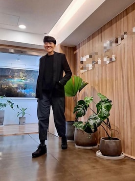 「plain-me（プレインミー）のアイテム（ジャケット/アウター）」を使った、內古梅西さん（レディース・170cm）の春コーディネート