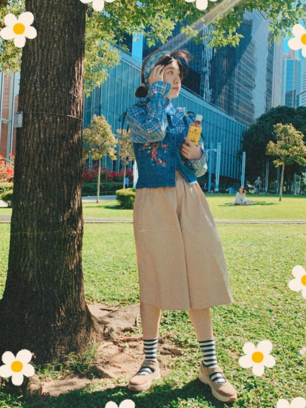 「秋冬、秋服、秋、格子、格子柄、丹寧、野餐、picnic、古着MIX、條紋」｜「Hello Hippieのアイテム（キャミソール、ブルー系）」を使った、dawong14さん（レディース・163cm）の秋コーディネートの1枚目の写真