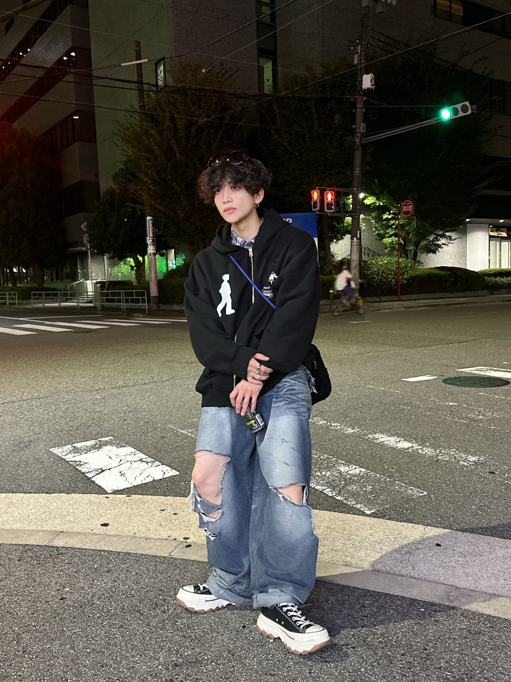 コラボ‼️穴あき染めデニムタグカモフラ　No.667 Chikashitsu +（チカシツプラス）の「ストリートファッション