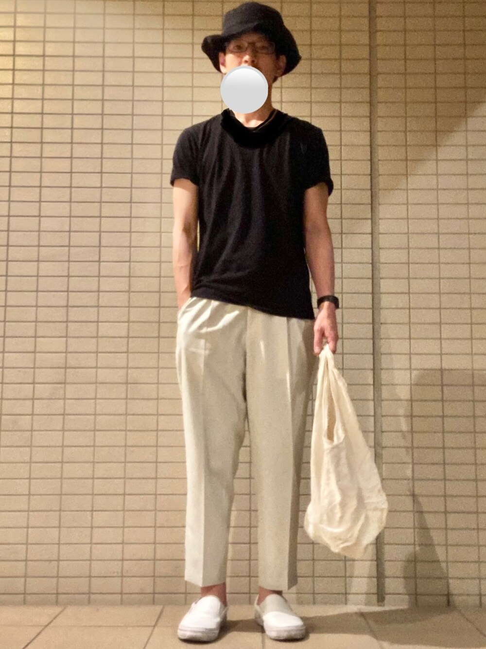 「Aライン、夏、ワイドパンツ、ラフコーデ、ハット、モノトーン、ユニクロ、UNIQLO、GU、オトナカジュアル」｜「UNIQLOのドライカラークルーネックT（半袖）（Tシャツ/カットソー、ブラック系）」を使った、eiさん（メンズ・173cm）の夏コーディネートの1枚目の写真