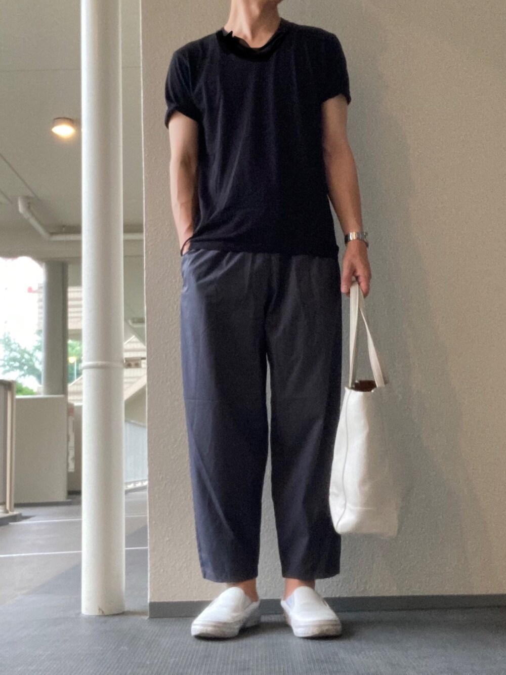 「休日スタイル、ゆるコーデ、Aライン、ユニクロ、GU、UNIQLO、ラフ、Tシャツ、オトナカジュアル、ワントーンコーデ」｜「UNIQLOのドライカラークルーネックT（半袖）（Tシャツ/カットソー、ブラック系）」を使った、eiさん（メンズ・173cm）の夏コーディネートの1枚目の写真