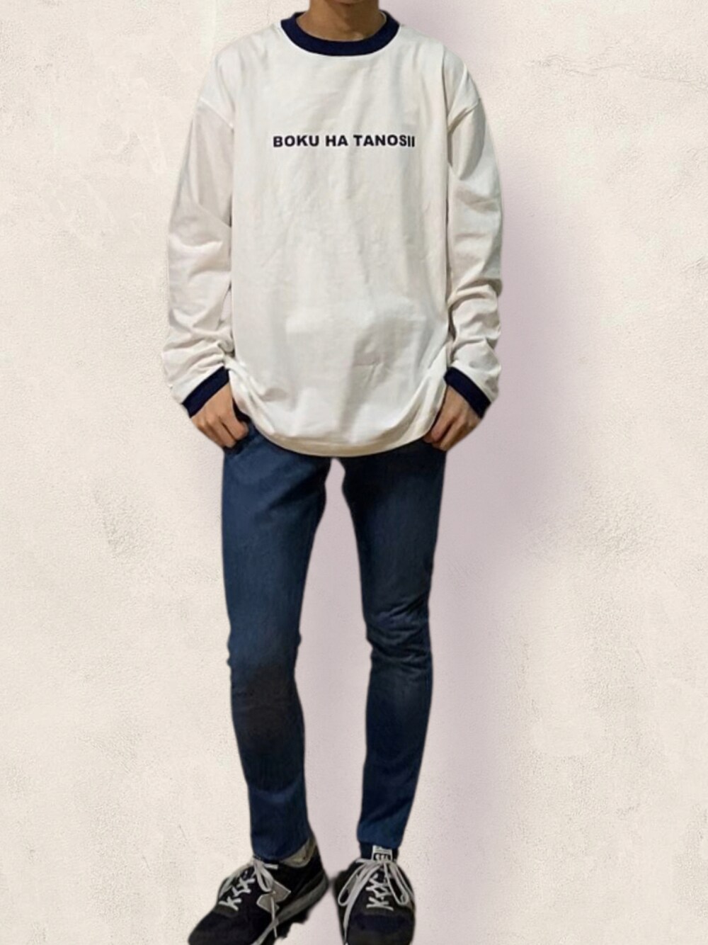 「シンプル、ニューバランス、ロンT、スキニーデニム、低身長、ゆるコーデ、おしゃれさんと繋がりたい」｜「WEGOのWEGO/アクティブストレッチデニムスーパースキニーパンツ（デニムパンツ、ブルー系）」を使った、やんやんさん（メンズ・168cm）の秋コーディネートの1枚目の写真