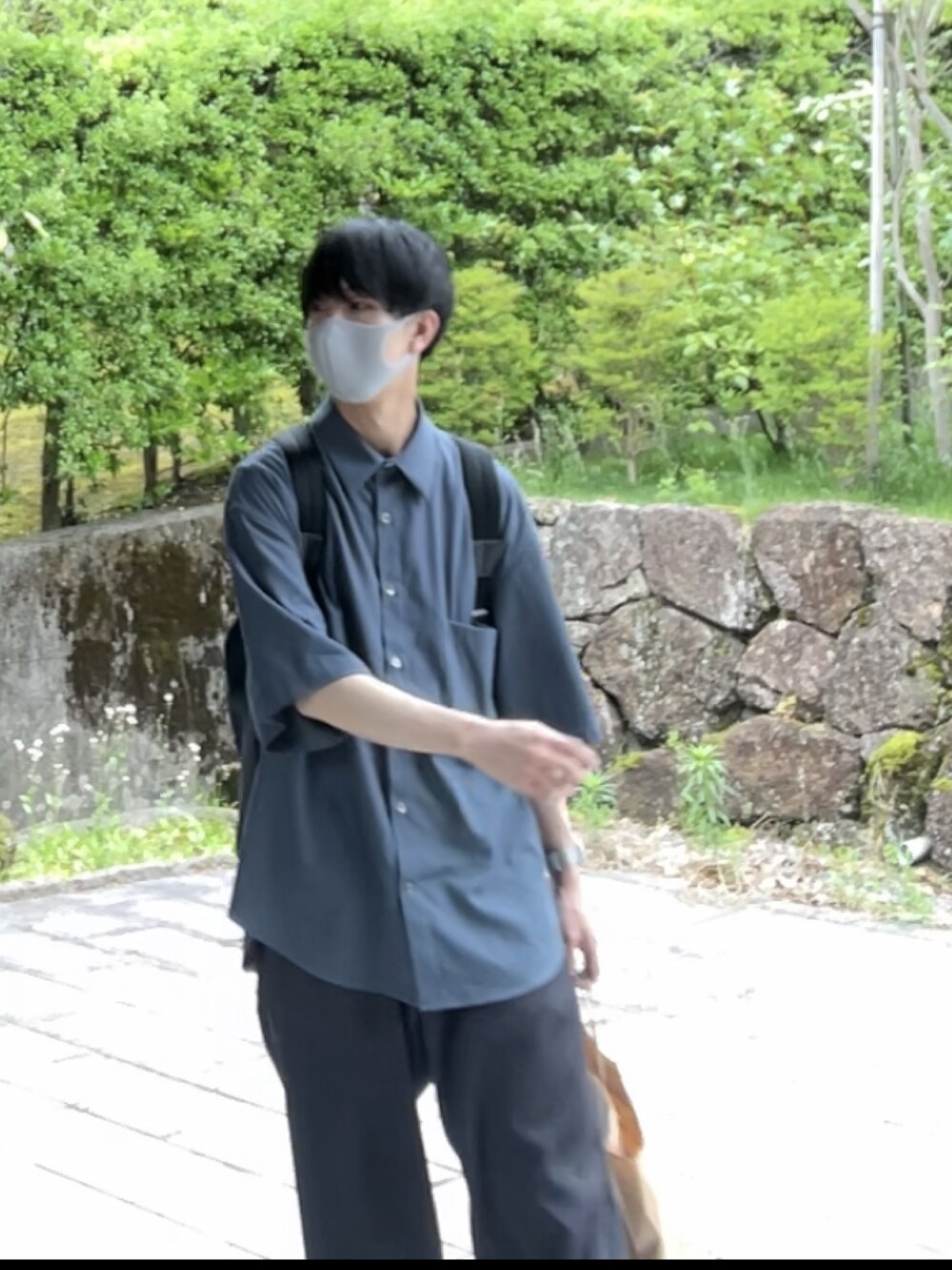 「シンプル、夏コーデ、休日コーデ、オトナカジュアル、シャツスタイル、ブルーコーデ、リラックススタイル、クリーンカジュアル、おしゃれさんと繋がりたい」｜「UNITED TOKYOの60/2 SUPIMA COTTON OVER S/S SHIRT（シャツ/ブラウス、ブルー系）」を使った、やんやんさん（メンズ・168cm）の夏コーディネートの1枚目の写真