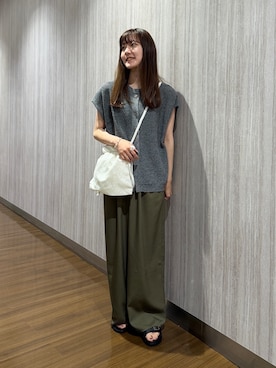 「URBAN RESEARCH DOORS（アーバンリサーチドアーズ）の『洗濯可/UVカット』『UR TECH』Aircare2WAYニットベスト（ベスト、グレー系）」を使った、rihokoさん（レディース・159cm）の夏コーディネート
