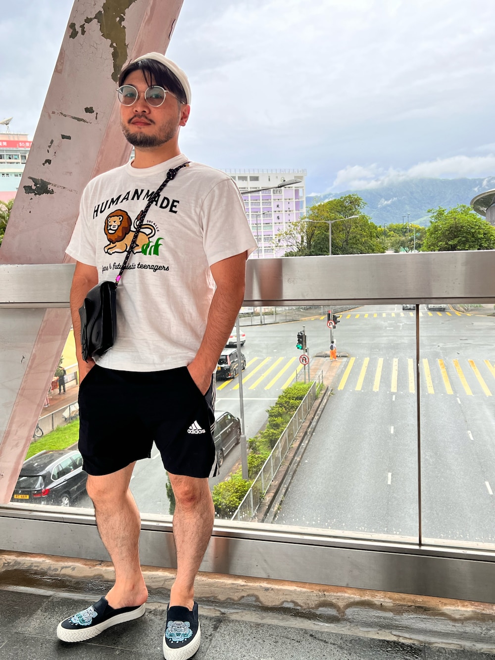 「Christian Diorのアイテム（クラッチバッグ、ブラック系）」を使った、Jasonさん（メンズ・167cm）の夏コーディネートの1枚目の写真