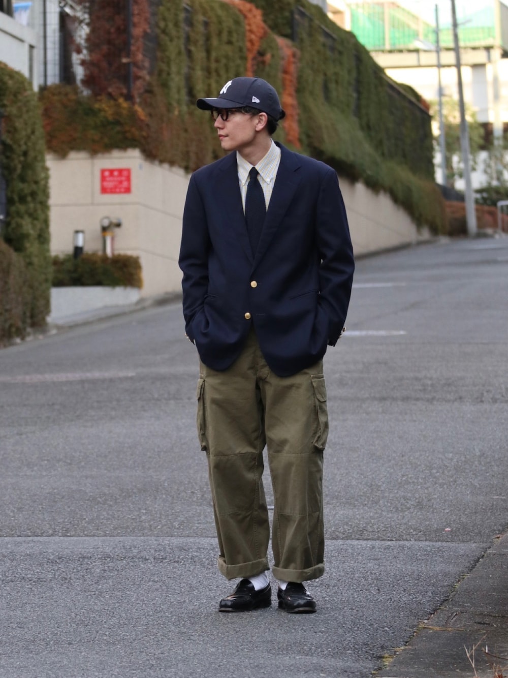 「アイビー、ミリタリー、m47、ブレザー、ローファー、ヴィンテージ、military、いいね、save、フォローお願いします🤑、キャップ、カーゴパンツ」｜「MILITARYのアイテム（カーゴパンツ、グリーン系）」を使った、イツキナカヤマさん（メンズ・172cm）の秋コーディネートの1枚目の写真