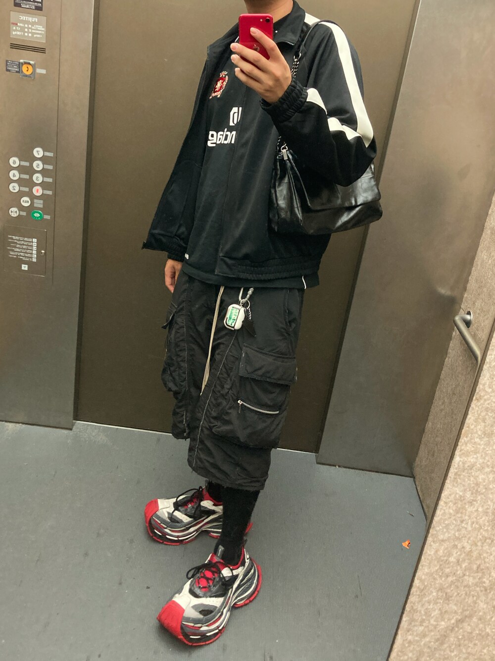 BALENCIAGAのTシャツ/カットソーを使った人気ファッション