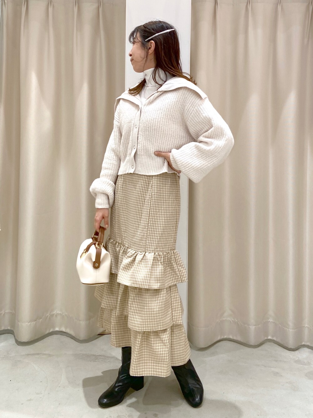 フリルティアードロングスカートを使った人気ファッション  