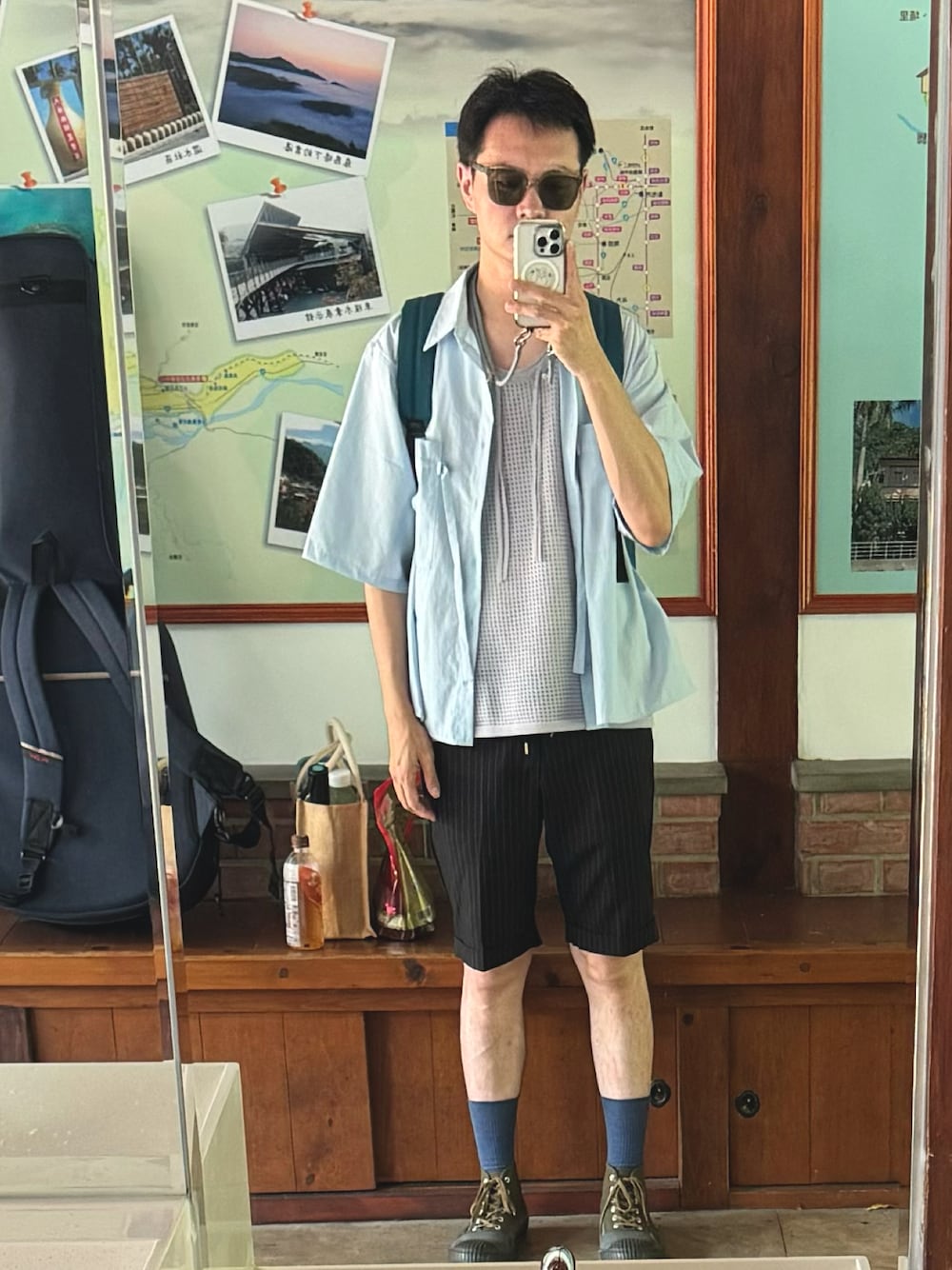 「mougganoのアイテム（ベスト、パープル系）」を使った、Wade Linさん（メンズ・178cm）の夏コーディネートの1枚目の写真