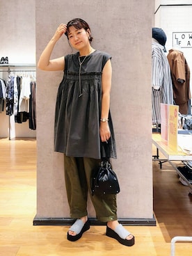 「LOWRYS FARM（ローリーズファーム）のスタッズキンチャクショルダー 109910（ショルダーバッグ）」を使った、ayaさん（レディース・161cm・30代）の夏コーディネート