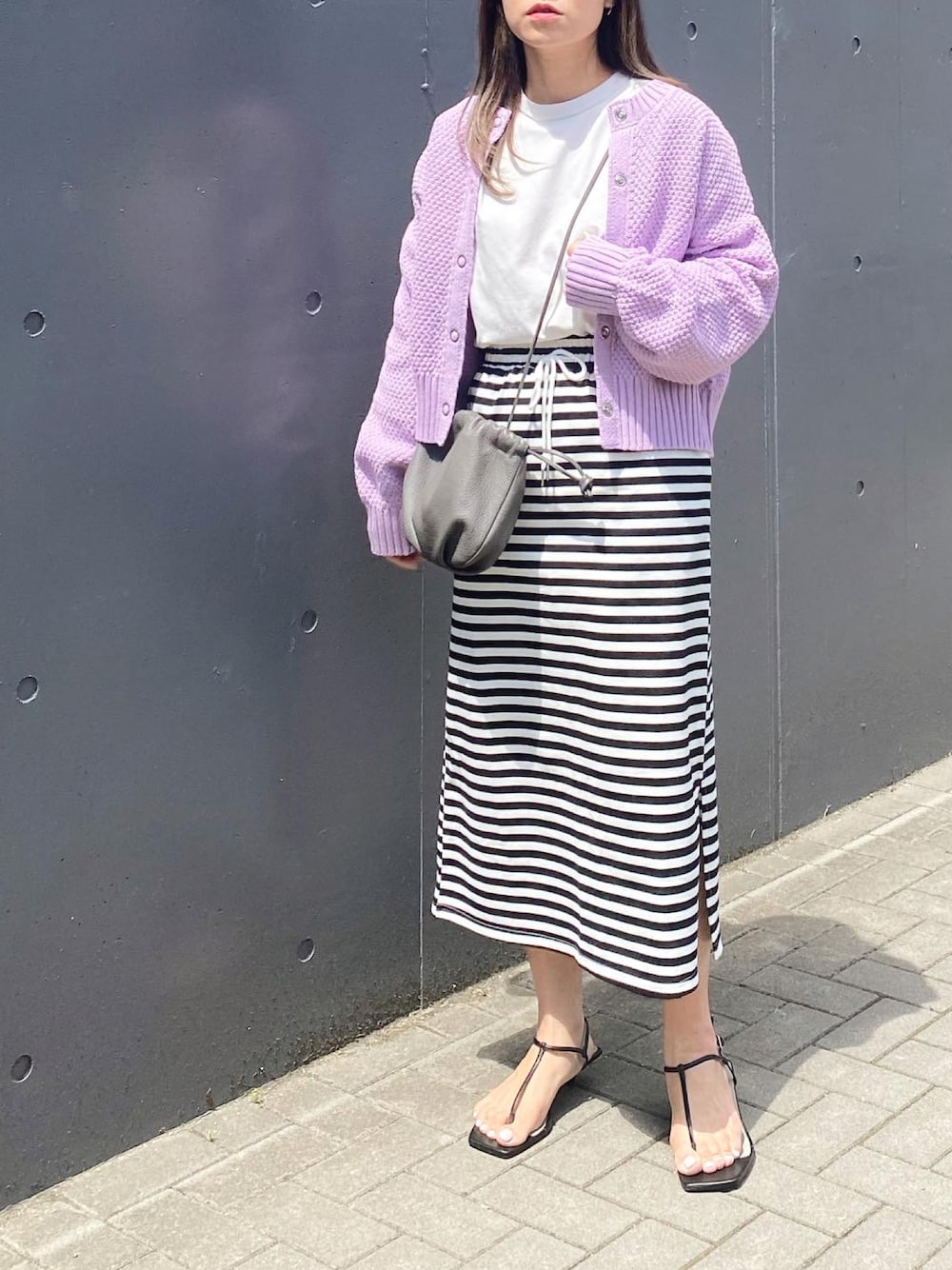 「Ciena、styledoor、Emmataylor、aeyon、plachic、カーディガン、2wayカーディガン、ボーダー、ボーダースカート、AYAKOBAG、巾着バッグ、ZARA、サンダル、きれいめカジュアル、オトナカジュアル」｜「CIENAのカノコ2wayカーディガン（カーディガン/ボレロ、パープル系）」を使った、mikaさん（レディース・157cm）の春コーディネートの1枚目の写真
