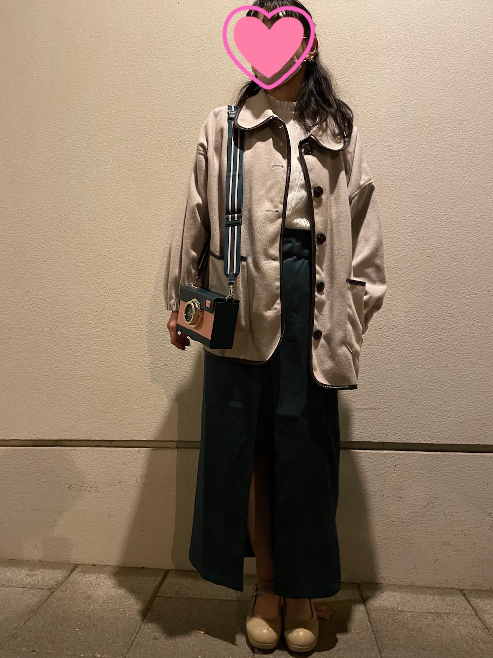 「スカートコーデ、ディナーショー」｜「apres jourのパイピングショートコート【ZOZOTOWN限定アイテム】20AW☆（ダウンジャケット/コート、ベージュ系）」を使った、杏沙乃さん（レディース・154cm）の秋コーディネートの1枚目の写真