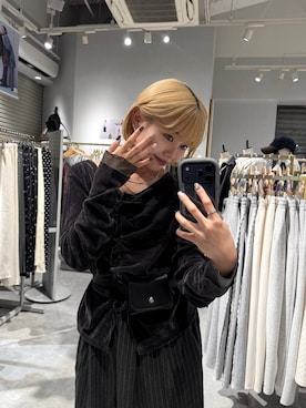 「LOWRYS FARM（ローリーズファーム）のベロアギャザーカーディガンLS 1074063（Tシャツ/カットソー、グレー系）」を使った、saeさん（レディース・155cm）の秋コーディネート