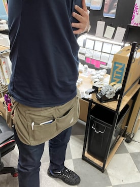 「アイテム（ボディバッグ/ウエストポーチ、グリーン系）」を使った、abkatsuさん（メンズ・181cm）の春コーディネート