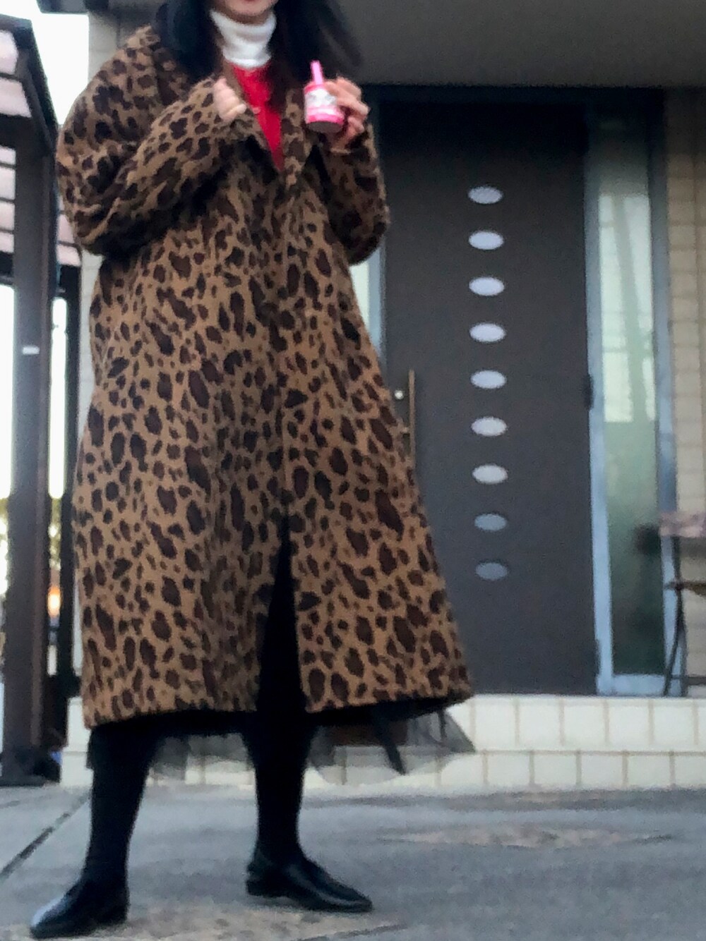 「RODEO CROWNS WIDE BOWLのアイテム（チェスターコート、ブラウン系）」を使った、いくらさん（レディース・155cm）の冬コーディネートの1枚目の写真