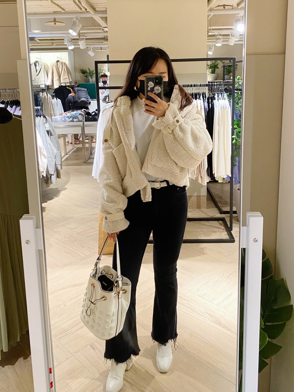 「NETのアイテム（ベルト、ホワイト系）」を使った、Kellyさん（レディース・157cm）の冬コーディネートの1枚目の写真