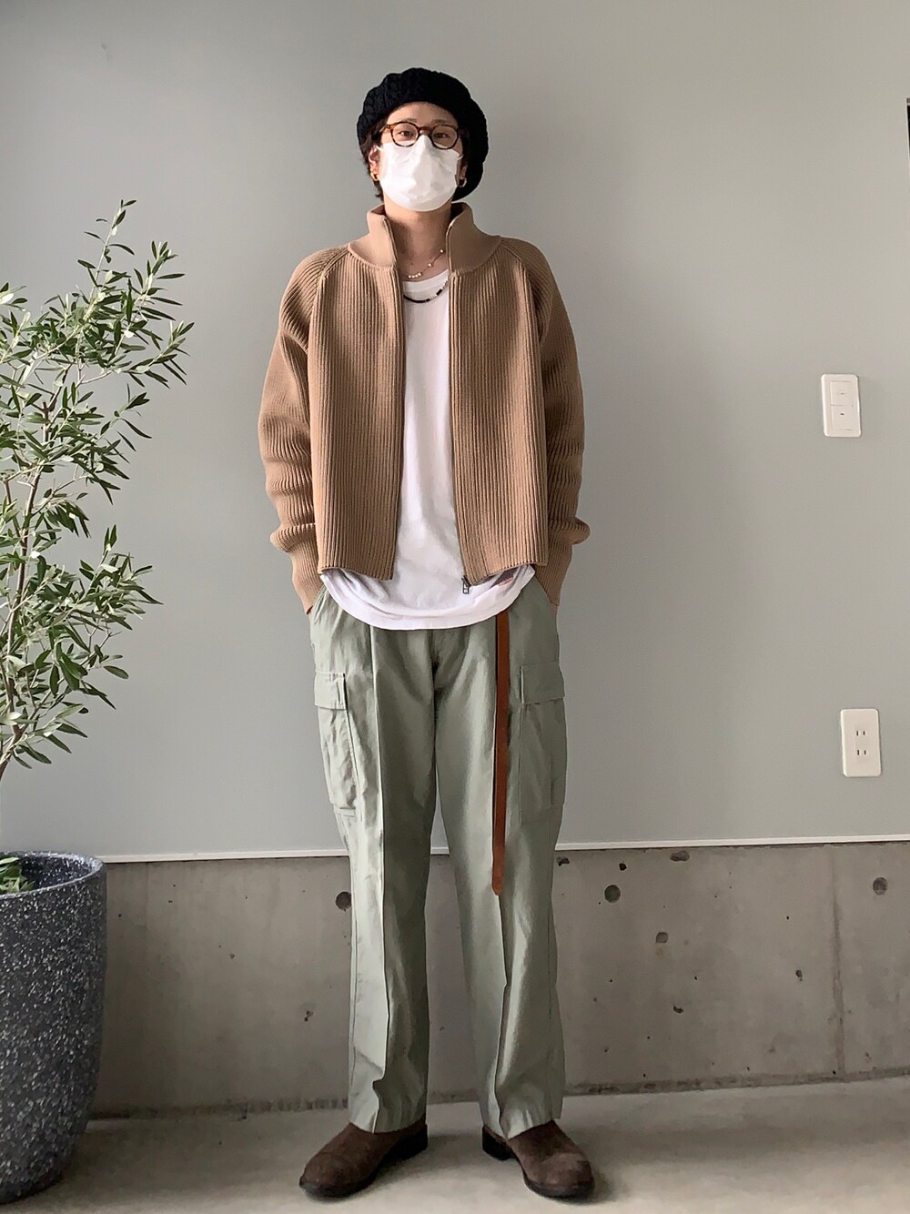 Supreme のアイテムを使った「ドライバーズニット」の人気ファッション