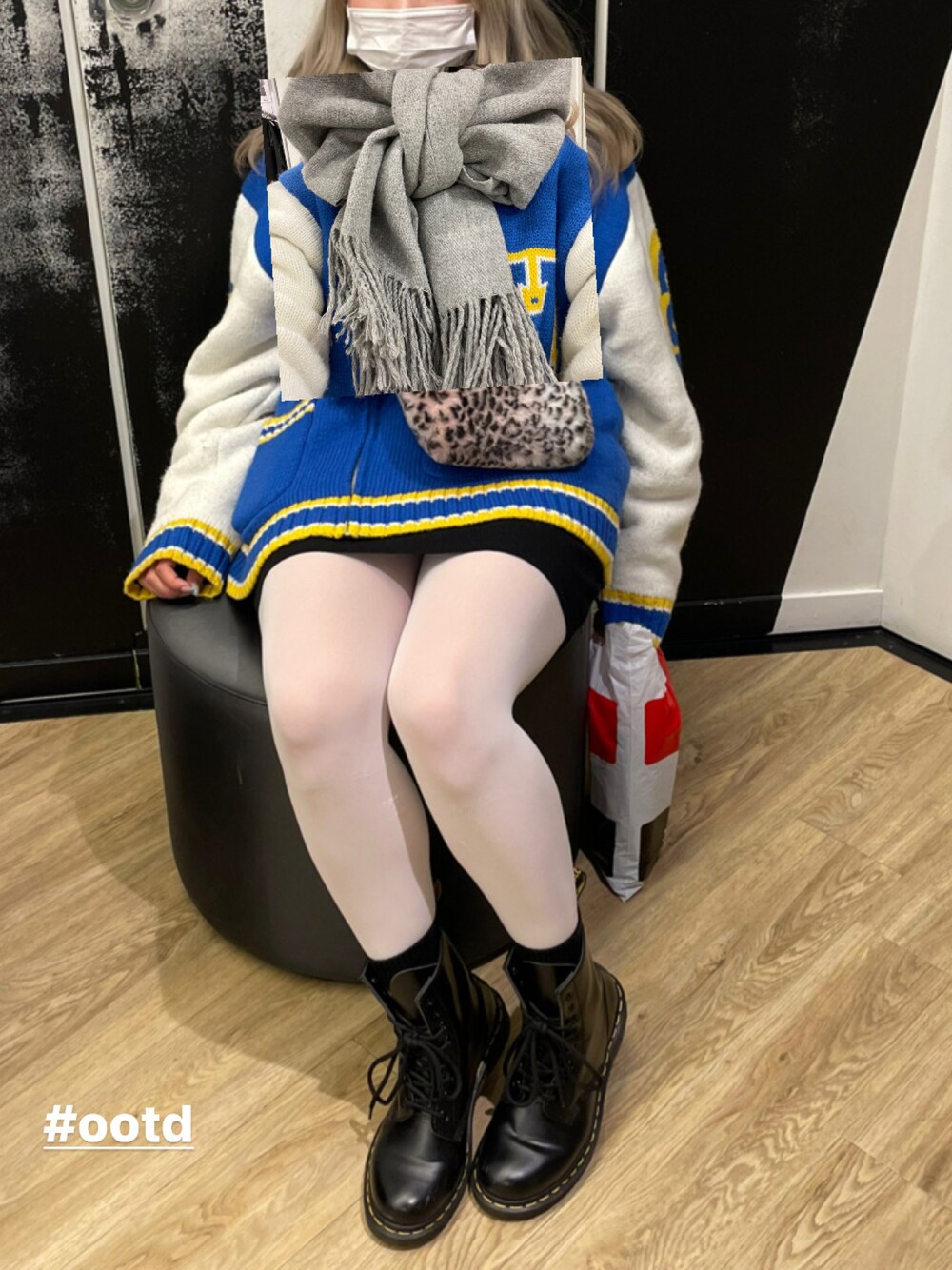 「低身長コーデ、カウチンセーター、カジュアル、服飾学生、リボン、マフラー、マーチン、スタジオセブン、ゆるコーデ、いいね、save、フォローお願いします🤑、メンズライク、冬コーデ、お出かけコーデ、ショートブーツ、マフラーぐるぐる」｜「STUDIO SEVENのアイテム（ジャケット/アウター、ブルー系）」を使った、おおわだゆうきさん（レディース・159cm）の冬コーディネートの1枚目の写真