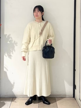 「アイテム（スマホグッズ、ホワイト系）」を使った、もえこさん（レディース・156cm）の秋コーディネート