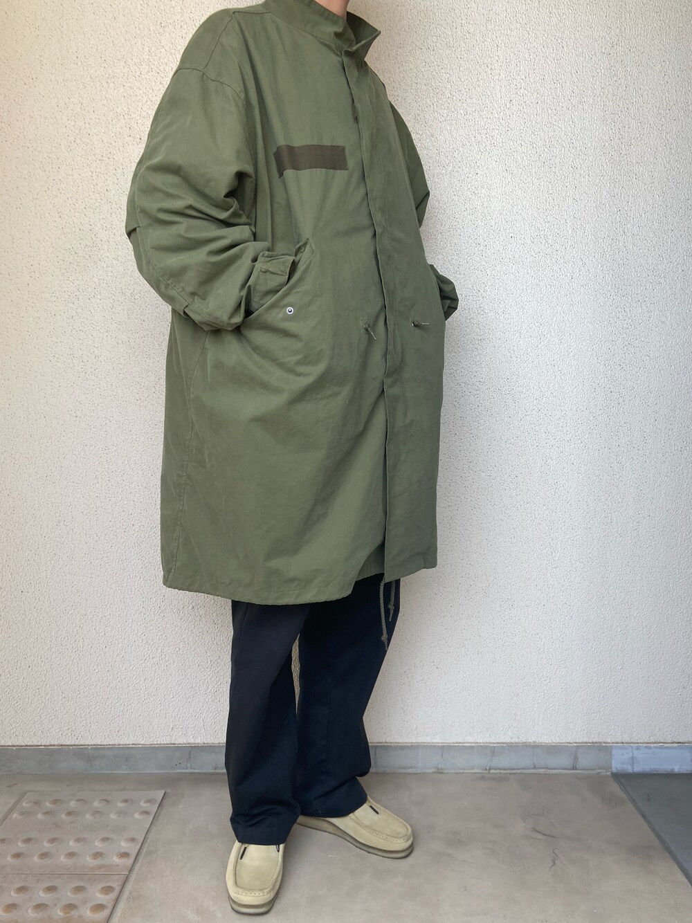 「グリーン、グリーンコーデ、冬コーデ、モッズコート、クラークス、ディッキーズ(Dickies)、カーキ、おしゃれさんと繋がりたい、冬、緑」｜「DickiesのDickies/ディッキーズ ORIGINAL FIT 874 TCツイル ワイドパンツ（チノパンツ、ブラック系）」を使った、タクマさん（メンズ・179cm）の冬コーディネートの1枚目の写真