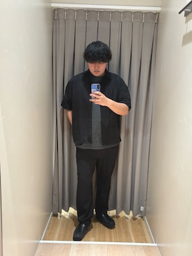 「ITEMS URBANRESEARCH（アイテムズ アーバンリサーチ）の『接触冷感/イージーケア/吸水速乾/撥水/防汚』高機能シアサッカー サイドストレージシャツ(楽着シリーズ)（シャツ/ブラウス、ブラック系）」を使った、たちばなさん（メンズ・180cm）の春コーディネート