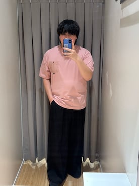 「ITEMS URBANRESEARCH（アイテムズ アーバンリサーチ）のチェストポケットキリカエクルーネックTシャツ（Tシャツ/カットソー、ピンク系）」を使った、たちばなさん（メンズ・180cm）の春コーディネート