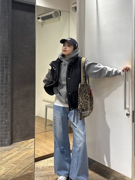 「アイテム（ダウンベスト、ブラック系）」を使った、ぺえさん（レディース・166cm）の冬コーディネート