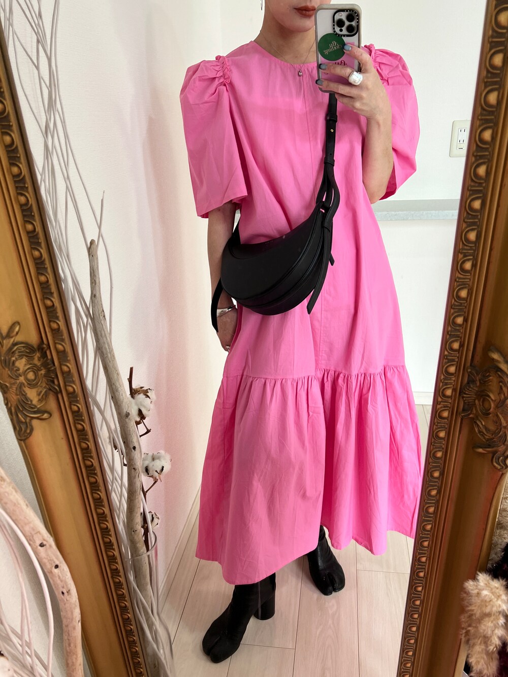 「休日スタイル、大人カジュアル、夏コーデ、ロングワンピース、ワンピース、ワントーンコーデ、ゆるコーデ、ラフコーデ、パフスリーブ、ボリュームスリーブ、カラフルコーデ、カラーコーデ、ピンクコーデ」｜「nuguのアイテム（ワンピース/ドレス、ピンク系）」を使った、yukari_riraさん（レディース・155cm）の春コーディネートの1枚目の写真
