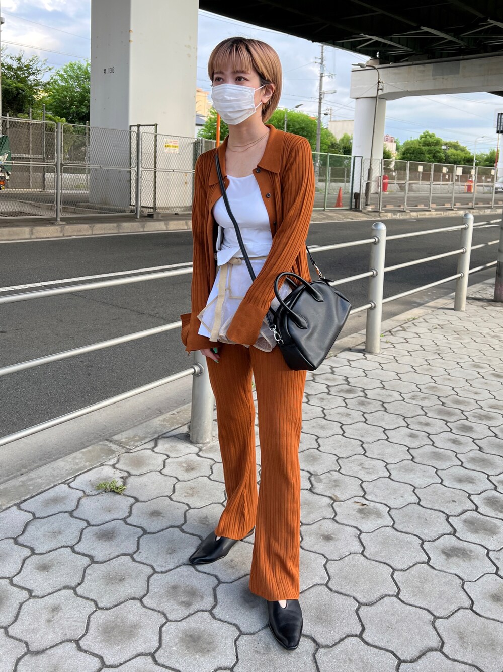 「秋コーデ、秋服準備はじめました、パンツコーデ、ニット、ブラウンコーデ、セットアップ、カーディガン、ワントーンコーデ、低身長女子、GU、プチプラコーデ、プチプラ、オトナカワイイ」｜「GUのアイテム（ニット/セーター、ブラウン系）」を使った、yukari_riraさん（レディース・155cm）の秋コーディネートの1枚目の写真