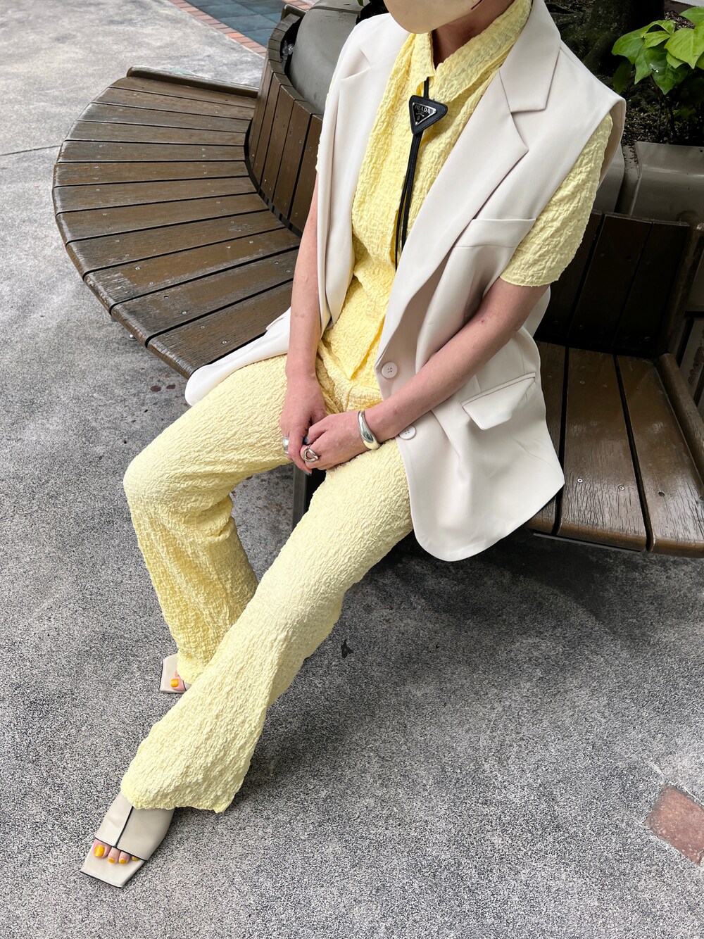 「夏コーデ、大人女子、ゆるコーデ、大人カジュアル、イエローコーデ、カラフルコーデ、ワントーンコーデ、セットアップ、ジャガード、ベスト、ジレ、パンツ、プチプラ、プチプラコーデ」｜「nuguのアイテム（ワンピース/ドレス、イエロー系）」を使った、yukari_riraさん（レディース・155cm）の春コーディネートの1枚目の写真