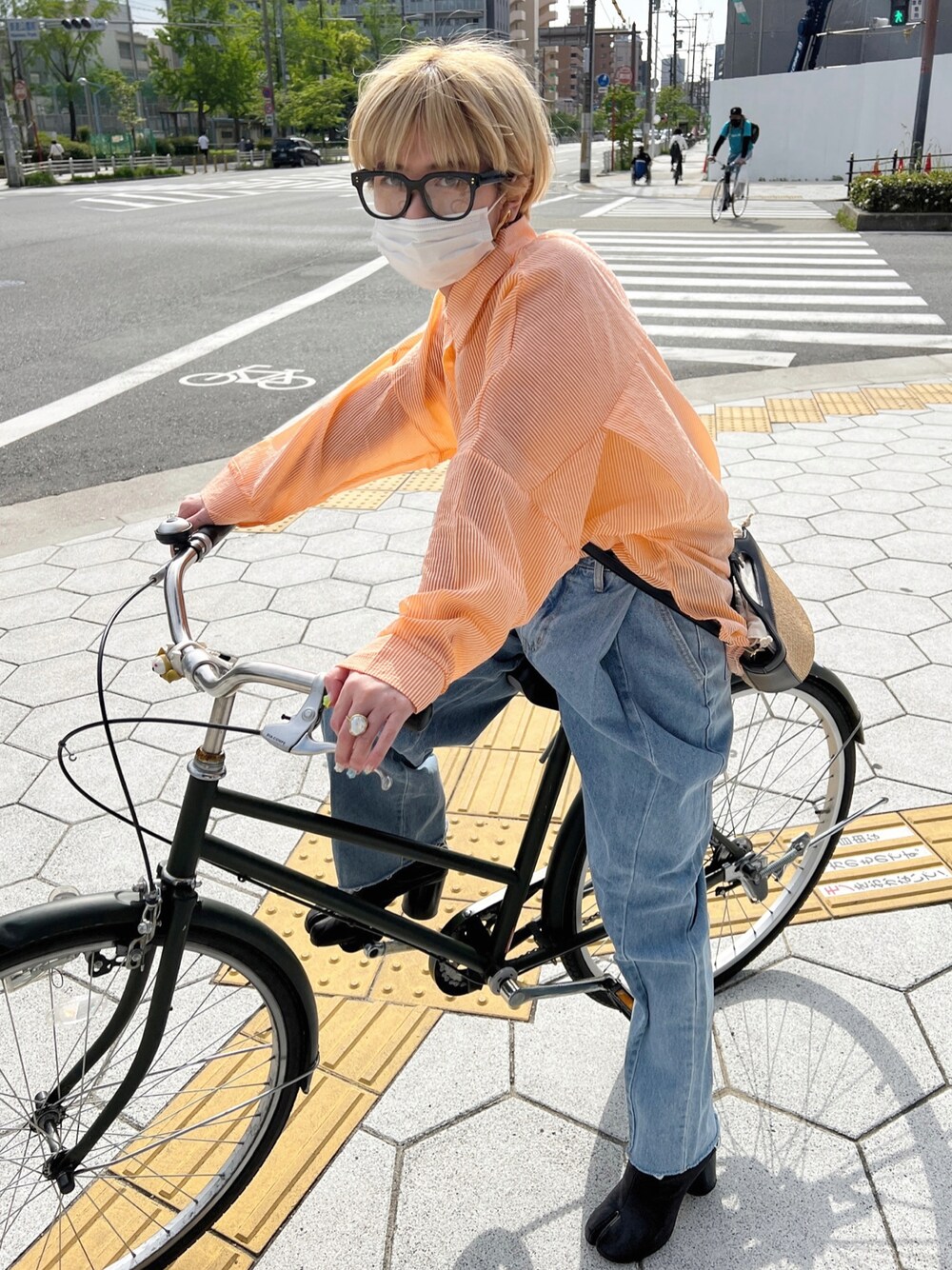 「休日スタイル、オトナ女子、春カラー、ストライプシャツ、オレンジコーデ、デニムパンツ、デニムコーデ、カジュアルコーデ、大人カジュアル、ラフコーデ、プチプラコーデ」｜「nuguのアイテム（シャツ/ブラウス、オレンジ系）」を使った、yukari_riraさん（レディース・155cm）の春コーディネートの1枚目の写真