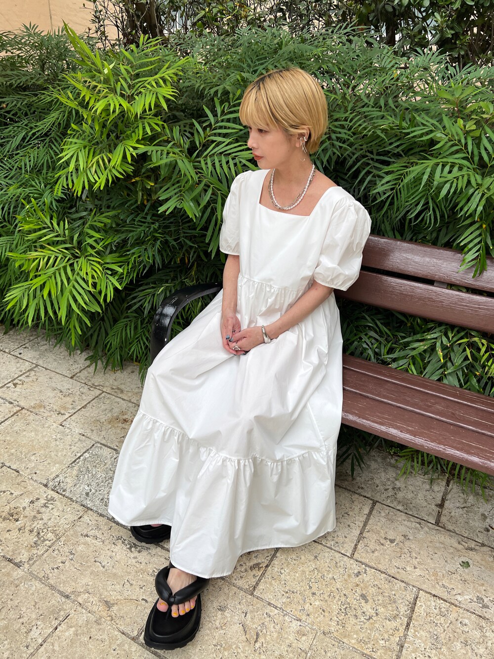「ゆるコーデ、ラクチンコーデ、夏コーデ、大人ガーリー、リラックススタイル、ワントーンコーデ、ホワイトコーデ、ワンピース、ドレス、サンダル、トングサンダル、プチプラ」｜「nuguのアイテム（ワンピース/ドレス、ホワイト系）」を使った、yukari_riraさん（レディース・155cm）の春コーディネートの1枚目の写真