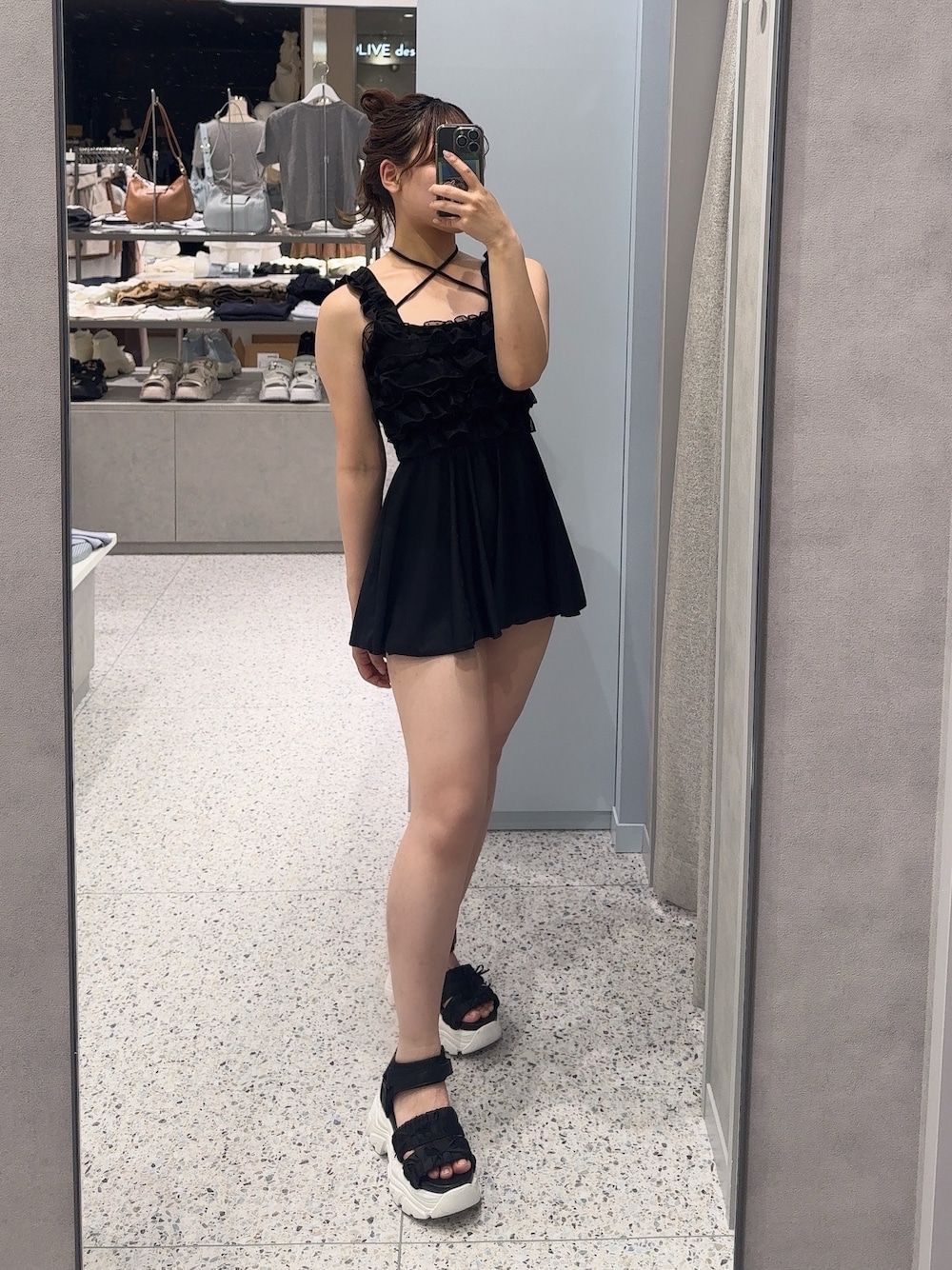 「ootd、今日のコーデ、夏コーデ、ワンピ、ワンピース、ワンピーススタイル、水着、水着コーデ、水着スタイル、水着ワンピース、水着女子、swimwear、セットアップ、夏、夏ファッション」｜「OLIVE des OLIVEのフリルキャミswim wear（水着、ブラック系）」を使った、ゆうかさん（レディース・155cm）の春コーディネートの1枚目の写真