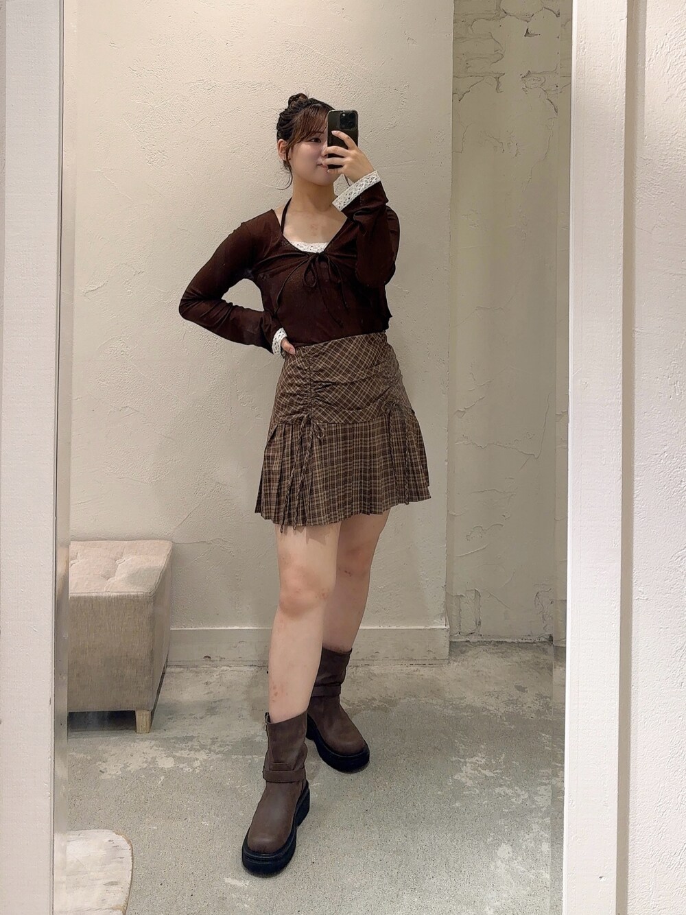 「お出かけコーデ、秋服準備はじめました、今日のコーデ、秋先取りコーデ、モノトーン、低身長コーデ、プチプラ、アツいコーデ全部見せ、オトナ女子、ブーツ、ブーツスタイル、チェック、ブラウン、ブラウスコーデ、ワントーン」｜「OLIVE des OLIVEのランダムテレコボレロアンサンブル　1042060070（アンサンブル、ブラウン系）」を使った、ゆうかさん（レディース・155cm）の夏コーディネートの1枚目の写真