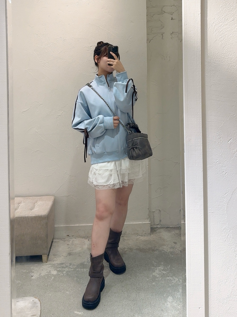 「お出かけコーデ、秋服準備はじめました、アツいコーデ全部見せ、大人かわいい、ラクチンコーデ、今日のコーデ、初秋コーデ、低身長コーデ、お洒落さんとつながりたい、ジャケット、スカートスタイル、ガーリーコーデ、オリーブ デ オリーブ(OLIVE des OLIVE)、サックスブルー、トラックジャケット」｜「OLIVE des OLIVEの袖リボントラックジャケット　1042070110（ジャージ、ブルー系）」を使った、ゆうかさん（レディース・155cm）の夏コーディネートの1枚目の写真