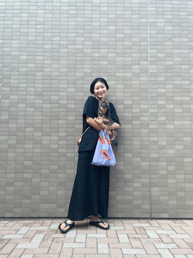 「OOFOS（ウーフォス）のOOFOS　Ooriginal（サンダル）」を使った、潮田あかりさん（レディース・166cm）の夏コーディネート