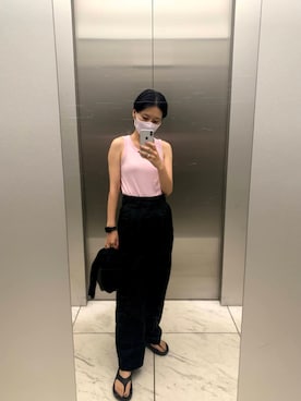 「OOFOS（ウーフォス）のOOFOS　Ooriginal（サンダル）」を使った、潮田あかりさん（レディース・166cm）の夏コーディネート