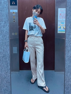 「OOFOS（ウーフォス）のOOFOS　Ooriginal（サンダル）」を使った、潮田あかりさん（レディース・166cm）の秋コーディネート