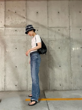 「OOFOS（ウーフォス）のOOFOS　Ooriginal（サンダル）」を使った、潮田あかりさん（レディース・166cm）の夏コーディネート