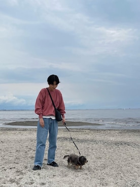 「海」｜「アイテム（スウェット）」を使った、潮田あかりさん（レディース・166cm）の春コーディネート